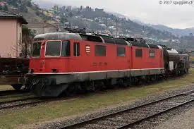 [510 153] SBB Re 6/6 Elektrolokomotive mit geteiltem Kasten   